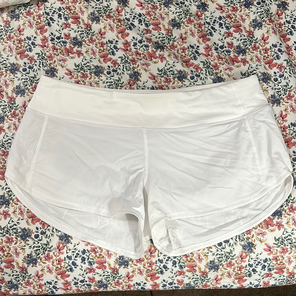 Lululemon White Speed Short 2.5”